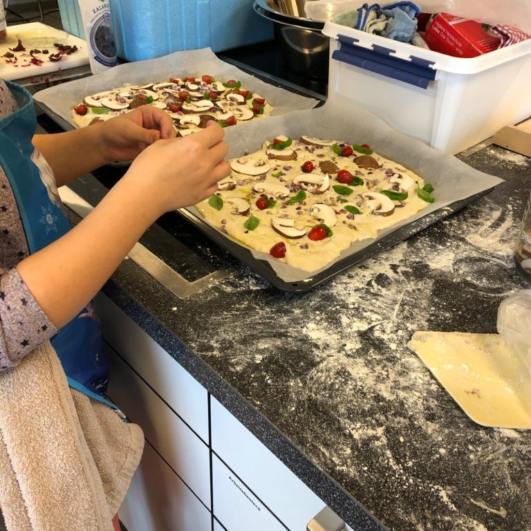 In meiner 'Küche für die Seele' wird Wachstum begreifbar. Ob beim Brotbackseminar oder im pädagogischen Kochen – hier finden wir gemeinsam 